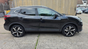 2017 Nissan Qashqai 1.6 Dci Tekna Xtron Euro 6 (s/s) 5dr in Black — image 5