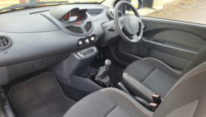 2012 Renault Twingo 1.2 16v Dynamique in Black — image 2