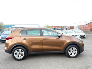 2017 Kia Sportage 1.7 Crdi 2 Euro 6 (s/s) 5dr in Bronze — image 6