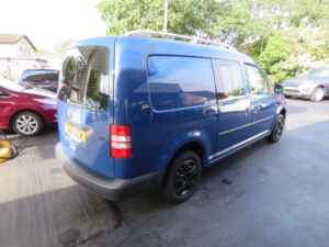 2011 Volkswagen Caddy Maxi 2.0 Tdi C20 Maxi Fwd 5dr in Blue — image 5