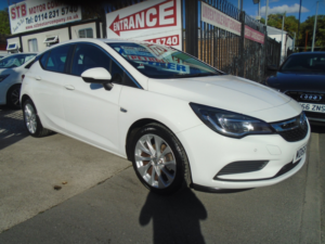 2017 Vauxhall Astra 1.4i Energy Hatchback 5dr Petrol Manual Euro 6 (100 Ps) in White — image 2
