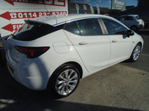 2017 Vauxhall Astra 1.4i Energy Hatchback 5dr Petrol Manual Euro 6 (100 Ps) in White — image 5