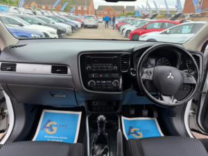 2017 Mitsubishi Outlander 2.2 Di-D 3 4WD Euro 6 (s/s) 5dr in White — image 2