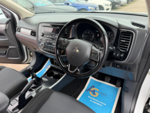 2017 Mitsubishi Outlander 2.2 Di-D 3 4WD Euro 6 (s/s) 5dr in White — image 3