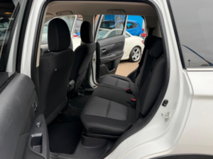 2017 Mitsubishi Outlander 2.2 Di-D 3 4WD Euro 6 (s/s) 5dr in White — image 5