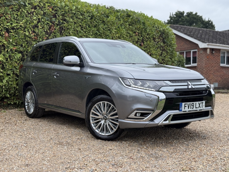 2019 Mitsubishi Outlander 2.4 H Twinmotor 13.8kwh 4hs in Grey — image 1