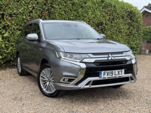 2019 Mitsubishi Outlander 2.4 H Twinmotor 13.8kwh 4hs in Grey — image 2
