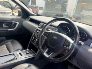 2019 Land Rover Discovery Sport Td4 Landmark in Black — image 2