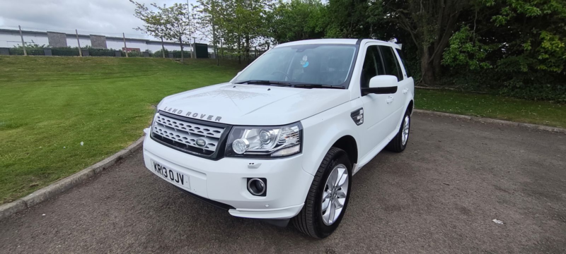 2013 Land Rover Freelander 2 2.2 Sd4 Hse SUV 5dr Diesel Commandshift 4WD Euro 5 (190 Ps) in White — image 1