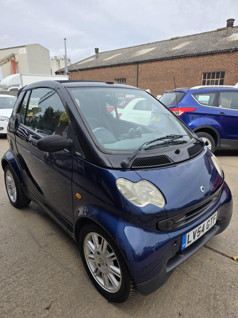 2004 Smart Fortwo 0.7 City Pure Cabriolet 2dr in Black — image 1