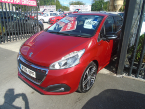 2016 Peugeot 208 1.2 Puretech Gt Line Hatchback 5dr Petrol Manual Euro 6 (s/s) (110 Ps) in Red — image 3