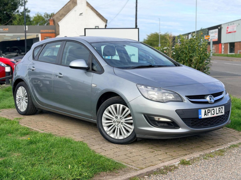2013 Vauxhall Astra 1.7 Cdti Ecoflex Energy Euro 5 5dr in Grey — image 1