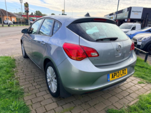 2013 Vauxhall Astra 1.7 Cdti Ecoflex Energy Euro 5 5dr in Grey — image 4