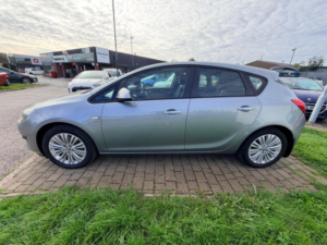 2013 Vauxhall Astra 1.7 Cdti Ecoflex Energy Euro 5 5dr in Grey — image 5