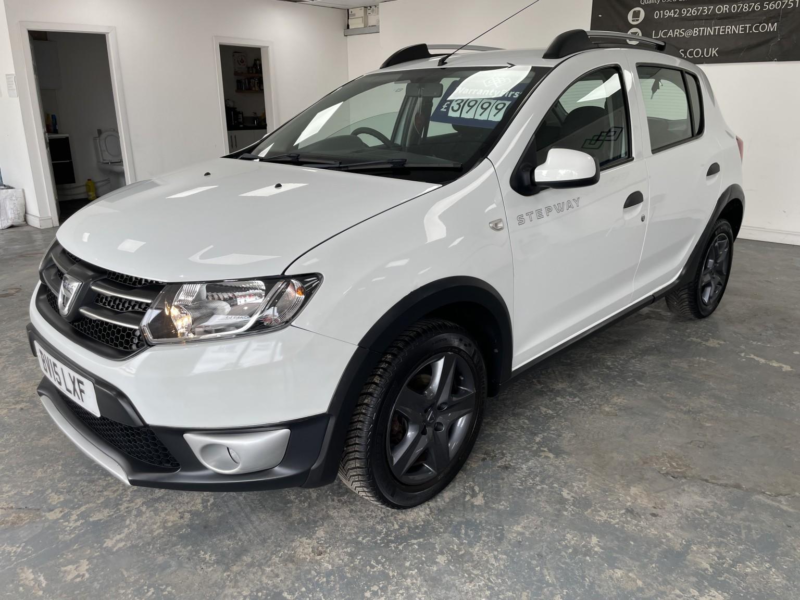 2015 Dacia Sandero Stepway 1.5 Stepway Laureate Dci 90 in White — image 1