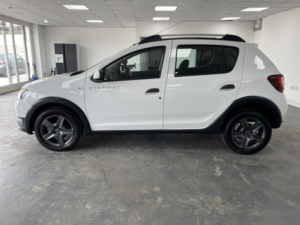 2015 Dacia Sandero Stepway 1.5 Stepway Laureate Dci 90 in White — image 2