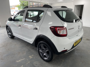 2015 Dacia Sandero Stepway 1.5 Stepway Laureate Dci 90 in White — image 3