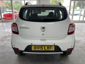 2015 Dacia Sandero Stepway 1.5 Stepway Laureate Dci 90 in White — image 4