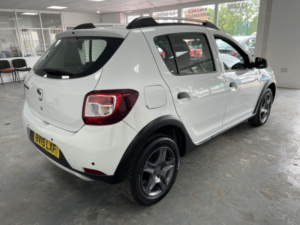2015 Dacia Sandero Stepway 1.5 Stepway Laureate Dci 90 in White — image 5