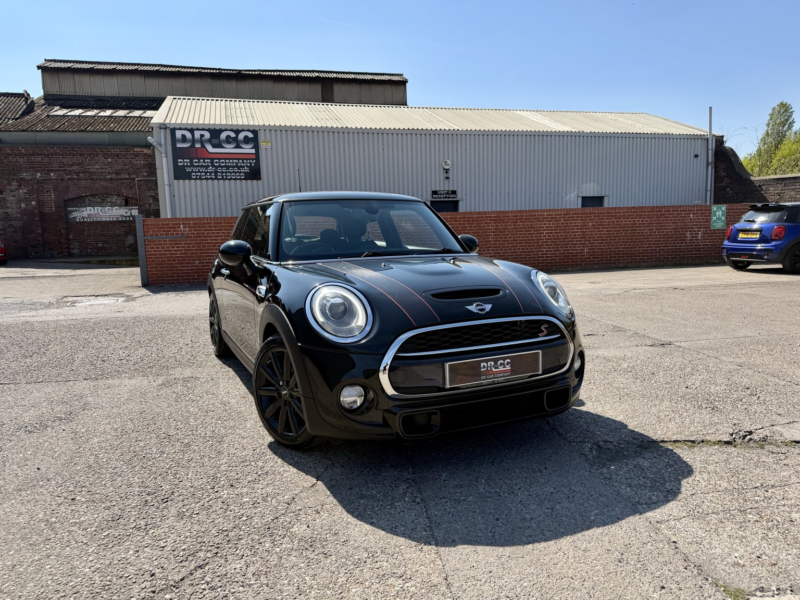 2014 MINI Hatch 2.0 Cooper S 3-Door Hatch in Black — image 1