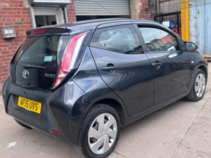 2015 Toyota Aygo 1.0 Vvt-I X-Play X-Shift Euro 5 5dr Euro 5 in Grey — image 2