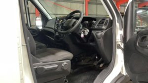 2023 Iveco Daily 2.3d Hpi 14v 35s 3520 Mwb H2 Euro 6 (s/s) 5dr in White — image 2