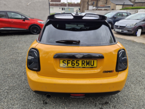 2015 MINI Hatch 1.2 5-Door Hatch One in Orange — image 6