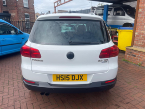 2015 Volkswagen Tiguan 2.0 Tdi Bluemotion Tech Match 2WD Euro 5 (s/s) 5dr in White — image 5