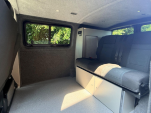 2016 Volkswagen Transporter 2.0 Tdi T28 Bluemotion Tech Highline Fwd Swb Euro 5 (s/s) 5dr in Grey — image 5