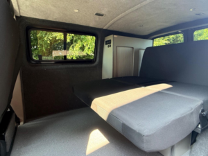2016 Volkswagen Transporter 2.0 Tdi T28 Bluemotion Tech Highline Fwd Swb Euro 5 (s/s) 5dr in Grey — image 6