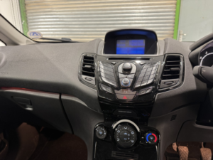 2014 Ford Fiesta 1.3 Zetec in Grey — image 4