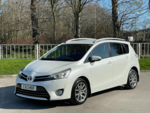 2013 Toyota Verso 2.0 D-4d Excel Euro 5 5dr in White — image 3