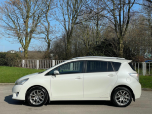 2013 Toyota Verso 2.0 D-4d Excel Euro 5 5dr in White — image 4