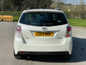 2013 Toyota Verso 2.0 D-4d Excel Euro 5 5dr in White — image 6