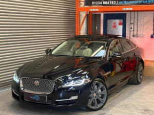 2016 Jaguar Xj 3.0d V6 Portfolio Auto Euro 6 (s/s) 4dr in Black — image 4