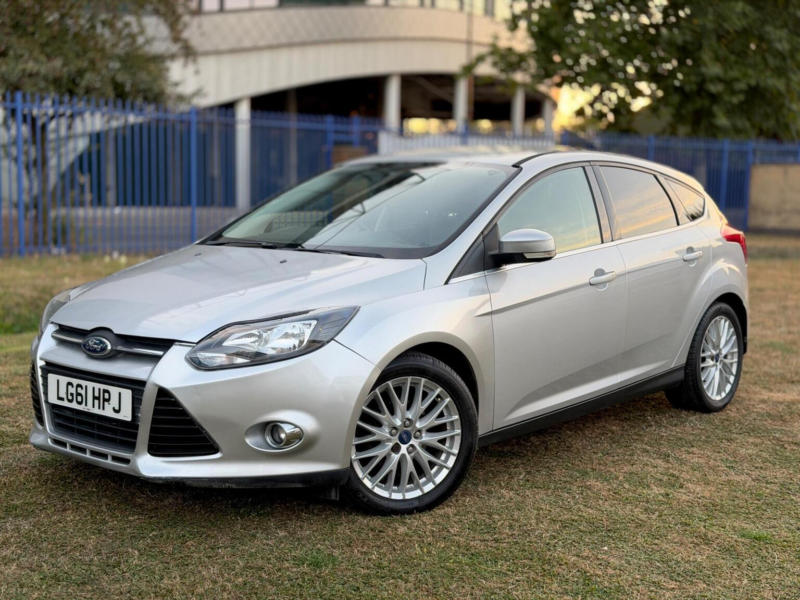 2011 Ford Focus 1.6 Zetec Euro 5 5dr in Silver — image 1