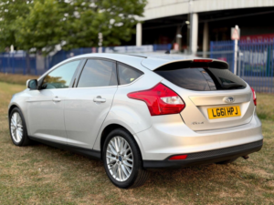 2011 Ford Focus 1.6 Zetec Euro 5 5dr in Silver — image 6