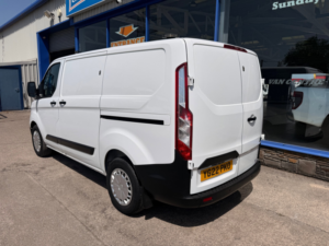 2022 Ford Transit Custom 2.0 320 Ecoblue Leader Panel Van 5dr Diesel Manual L1 H1 Euro 6 105 Ps in White — image 4