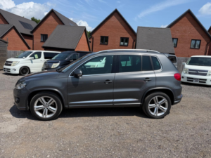 2015 Volkswagen Tiguan 2.0 Tdi Bluemotion Tech R-Line SUV 5dr Diesel DSG 4WD Euro 6 (s/s) (150 Ps) in Grey — image 2