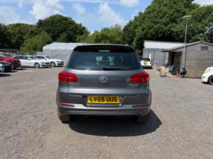 2015 Volkswagen Tiguan 2.0 Tdi Bluemotion Tech R-Line SUV 5dr Diesel DSG 4WD Euro 6 (s/s) (150 Ps) in Grey — image 4