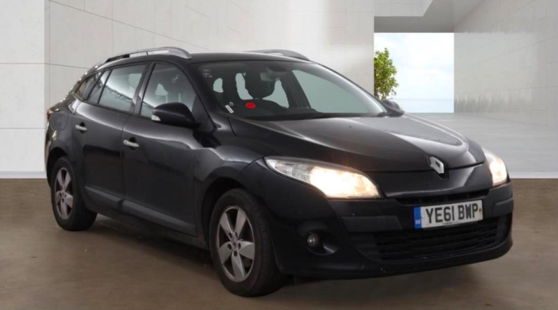 2011 Renault Megane 1.5 Dci Dynamique Tomtom Sport Tourer Euro 5 5dr in Black — image 1