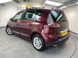 2015 Renault Scenic 1.5 Dci Dynamique Nav MPV 5dr Diesel Manual Euro 6 (s/s) (110 Ps) in Red — image 3
