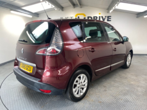 2015 Renault Scenic 1.5 Dci Dynamique Nav MPV 5dr Diesel Manual Euro 6 (s/s) (110 Ps) in Red — image 5