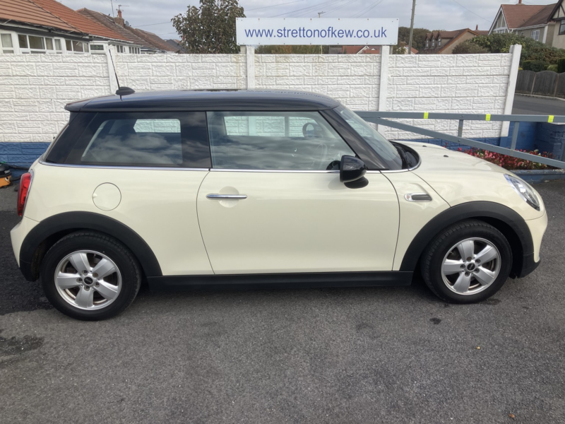 2018 MINI Hatch 1.5 Cooper 3-Door Hatch in White — image 1