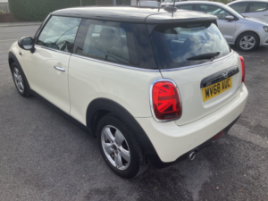 2018 MINI Hatch 1.5 Cooper 3-Door Hatch in White — image 4