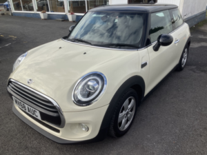 2018 MINI Hatch 1.5 Cooper 3-Door Hatch in White — image 6