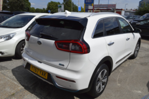 2017 Kia Niro 1.6 Gdi 8.9kwh 3 in White — image 2