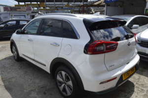 2017 Kia Niro 1.6 Gdi 8.9kwh 3 in White — image 4