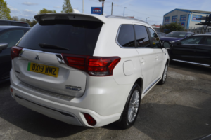 2019 Mitsubishi Outlander 2.4 H Twinmotor 13.8kwh 4h in White — image 2