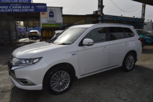 2019 Mitsubishi Outlander 2.4 H Twinmotor 13.8kwh 4h in White — image 5